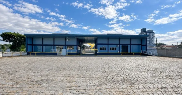 Galpão 805,10 m² para locação com 4 docas - Capoeiras | Florianópolis - SC