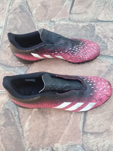 Chuteira Adidas