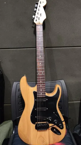 Guitarra Strato Fender