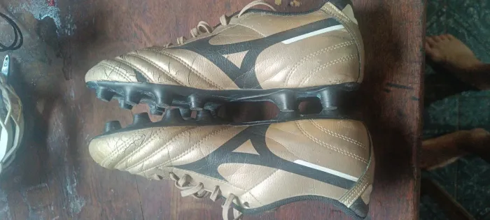 Chuteira Mizuno campo