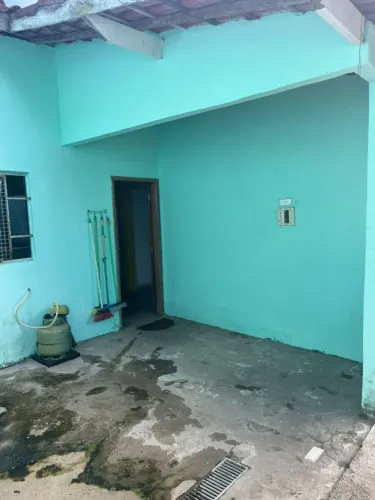 Vendo casa com piscina na lha de cananeia