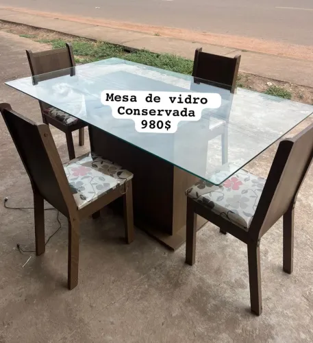 MESA DE VIDRO COM 4 CADEIRAS CONSERVADA