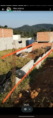 Vendo terreno no Mombaça,meio lote. Oportunidade, último lote.