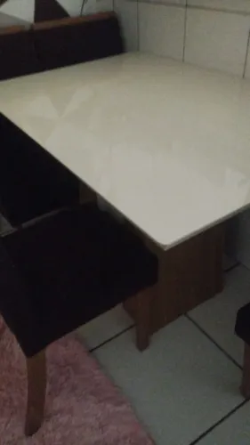 Mesa de 4 cadeiras