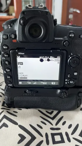 Nikon D850 + Grip + Bateria Extra | Câmera Profissional Impecável