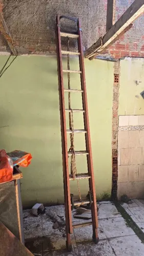 Escada Extensível de fibra Com 19 degraus