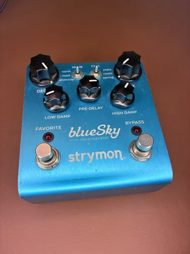 Pedal bluesky reverberator strymon