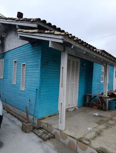 Casa de madeira completa (pra retirar do local)