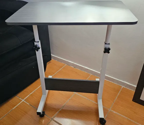 Mesa reclinável com altura ajustável