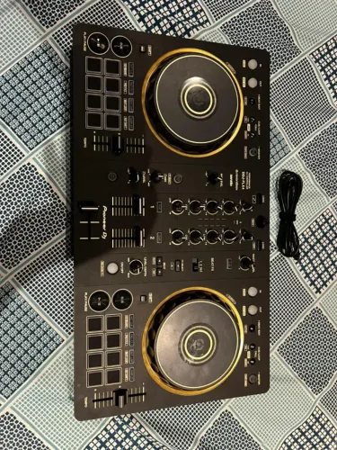 Controladora Pioneer DDJ-FLX4