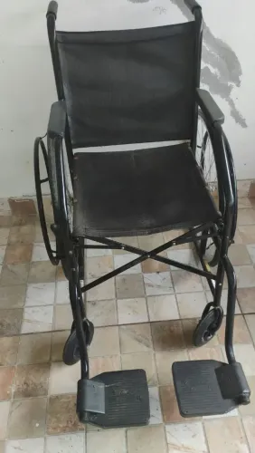 Cadeira de rodas semi nova