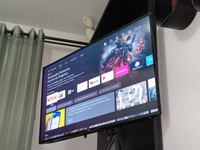 Smart TV 43' marca JVC com Android TV