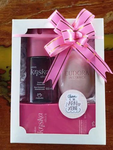 Presente feminino na caixinha com visor