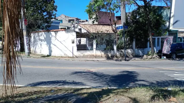 CASA NA ESTRADA GUANDU SAPE DE ESQUINA COM ESTRADA DO PEDREGOSO COM LOJA