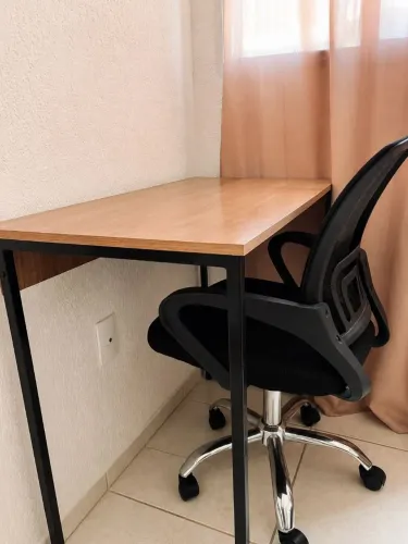 Mesa de Escritório + Cadeira de Escritório
