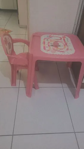 Cadeira com mesa infantil