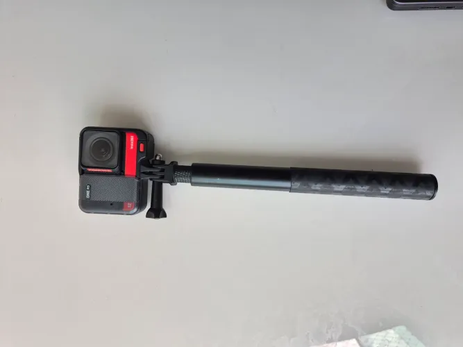 Câmera de Ação Insta360 ONE RS Twin Edition + Acessórios Originais