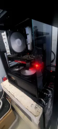 Vendo pc gamer pra jogo e estudos com 3 meses de uso roda tudo