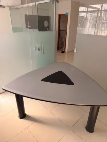 Mesa de escritório MDF + Metalon