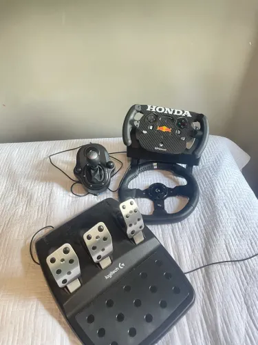 Volante Logitech 920 Para Xbox, com Câmbio e Volante Extra de Fórmula 1