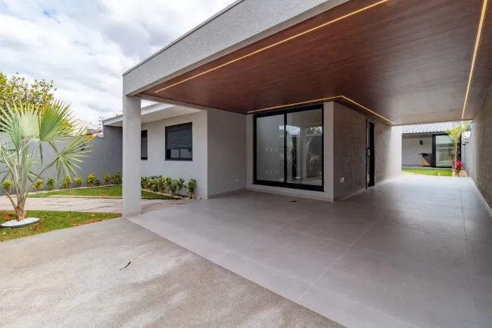 Casa a Venda no Bairro Pioneiros Catarinense.
