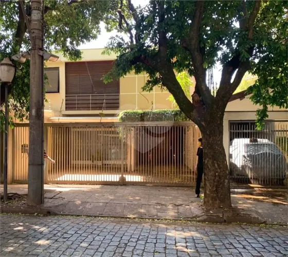 Sobrado com 4 quartos para locação em Centro - SP