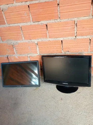 Vendo dois monitores conserto ou peças leia descrição