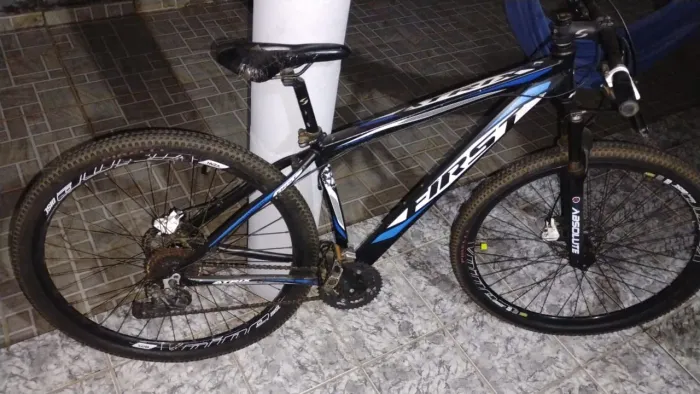 Bicicleta First / Shimano / Pirelli