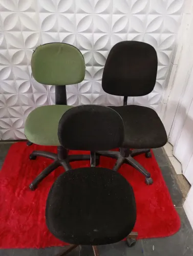 3 cadeiras de rodinhas 