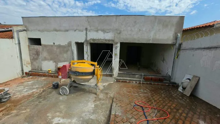 Casa para aluguel, 6 quartos, 1 suíte, 2 vagas, Fragata - Marília/SP
