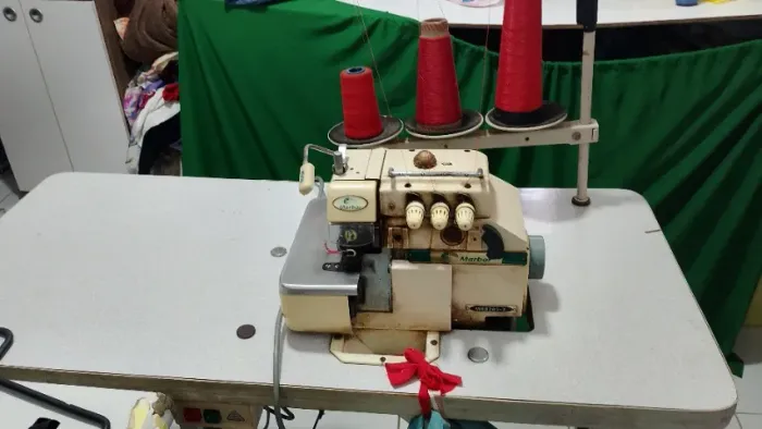 Máquina de costura industrial