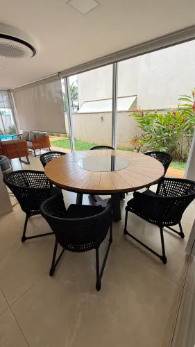Vendo mesa e cadeira em tricô náutico e tampo giratório