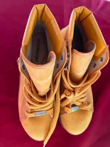 Coturno feminino