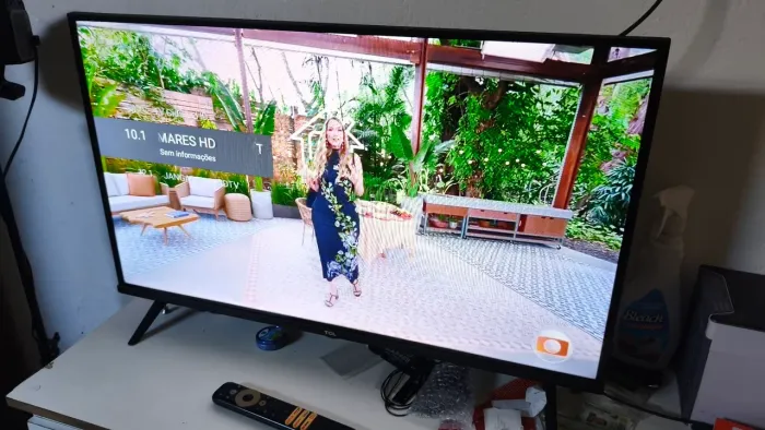 Vendo Smart TV TCL 32" - Perfeita para Netflix e YouTube!