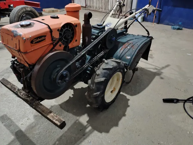 Trator Tobata
