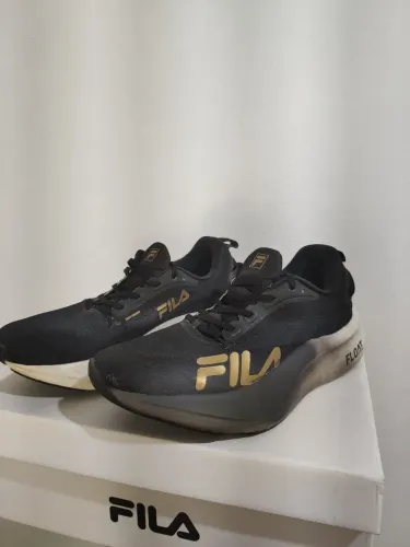 IMPECÁVEL! Fila Float Maxxi 2 PRO (com placa) 38 preto grafite dourado