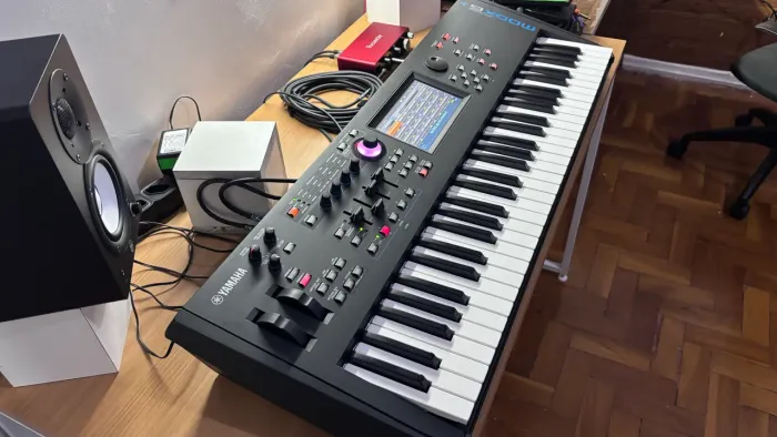 YAMAHA MODX6+
