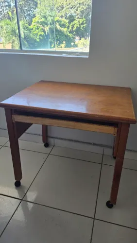 Mesa madeira com gaveta