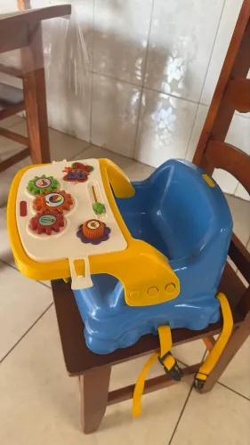 Cadeirinha de alimentação didática