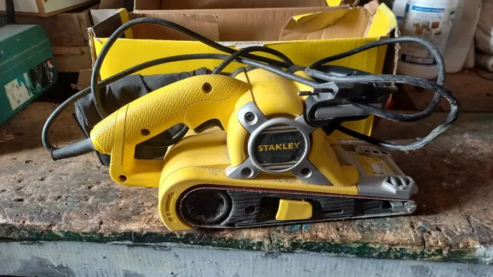 Lixadeira de cinta Stanley 220v