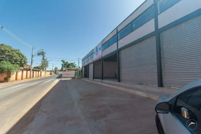 Loja / Galpão Comercial 334 m² em Avenida de Alto Fluxo  Ponte Alta Norte | Gama