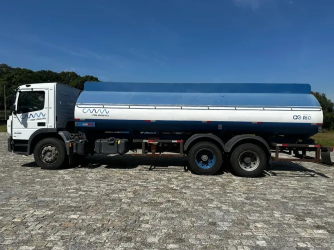 Caminhão pipa tanque de ferro