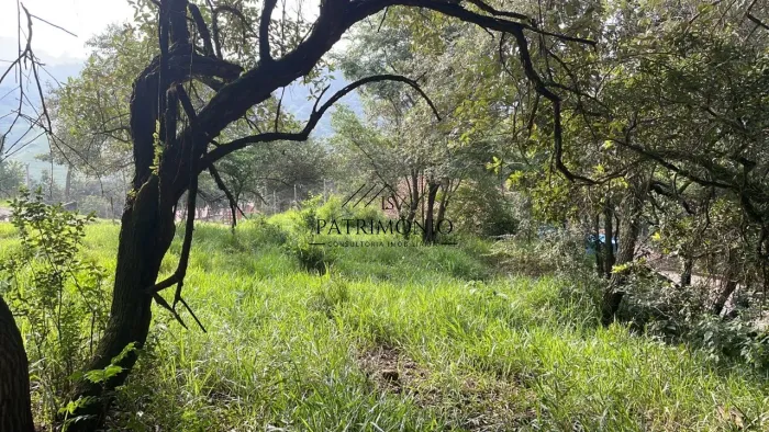 Terreno à venda em Santana de Parnaíba-SP, no Parque Mirante de Parnaíba, com 2.250,00 m²