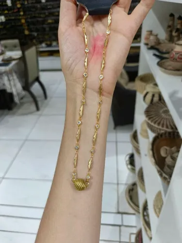 Colar semi joia com pingente de capim dourado