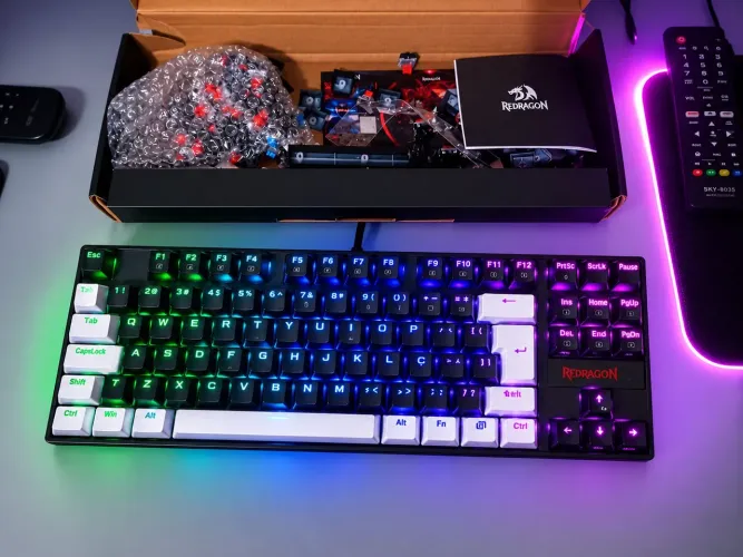 VEndo teclado mecânico 230$<br> pra ir hj na loja tá mais, ele tá com bastante opicional