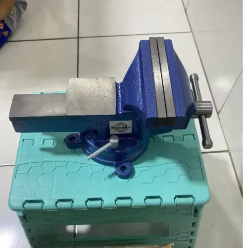 Torno Morsa de Bancada Rotativa com Bigorna 5" 125 mm Sparta, valor $260,
