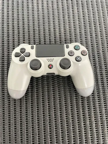 Controle do ps4 de 20 anos de aniversário 