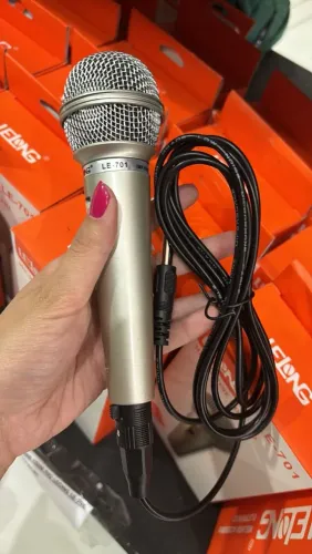 Microfone Lelong Le-701 Dinâmico Com Fio 2,5 Metros De Cabo
