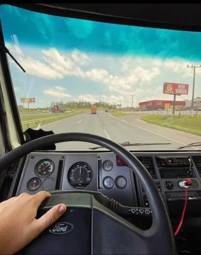 Motorista de caminhão disponível 