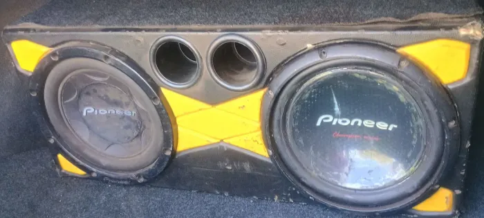 Vendo caixa com os dois graves RS 400,00 pra hj